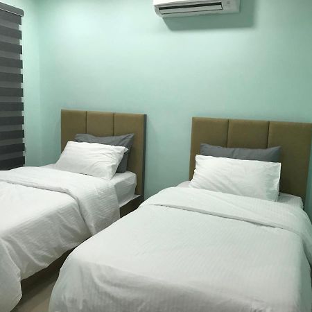 Homestay Stardow~星窗名宿~ Johor Bahru Luaran gambar